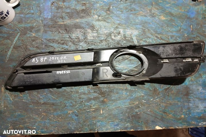 Grila proiector dreapta 8P0807682J 8P0807682J Audi A3 8P/8PA [2th fac - 2