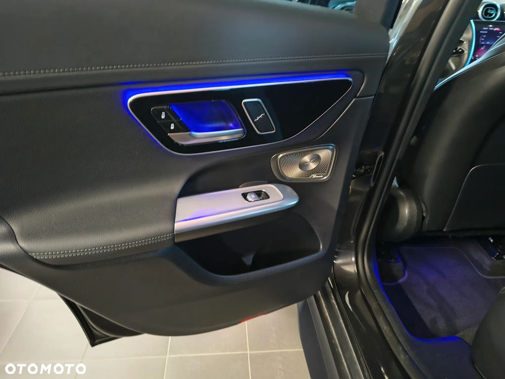 Mercedes-Benz GLC 300 4Matic 9G-TRONIC AMG Line Plus - 28