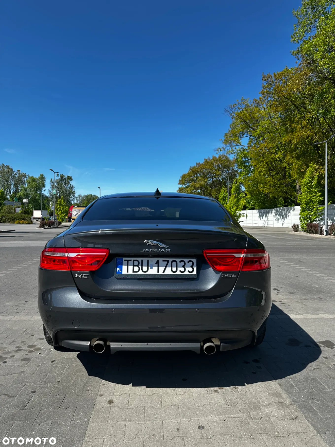 Jaguar XE 2.0 T R-Sport - 5