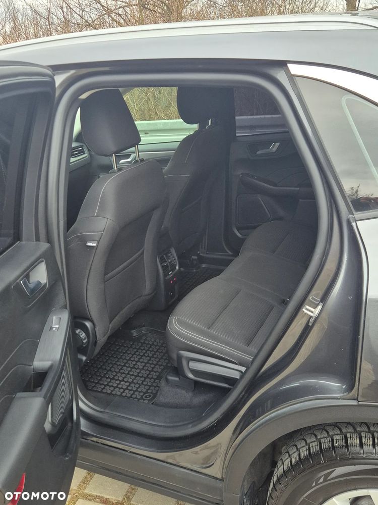 Ford Kuga 2.5 FHEV FWD Titanium - 8