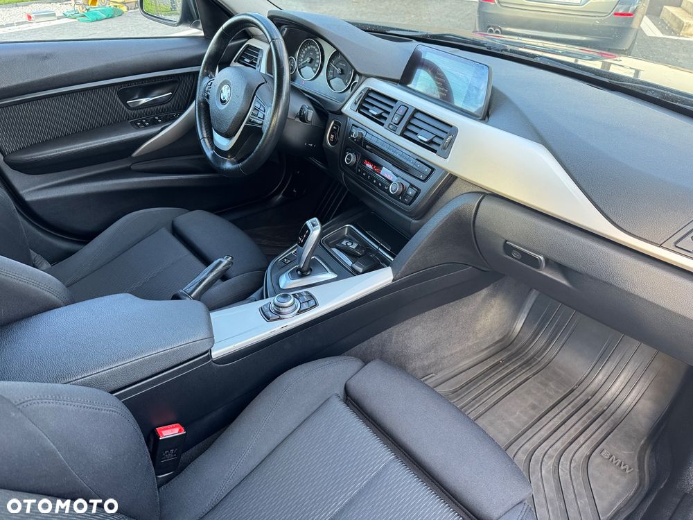 BMW Seria 3 318d Sport Line - 28