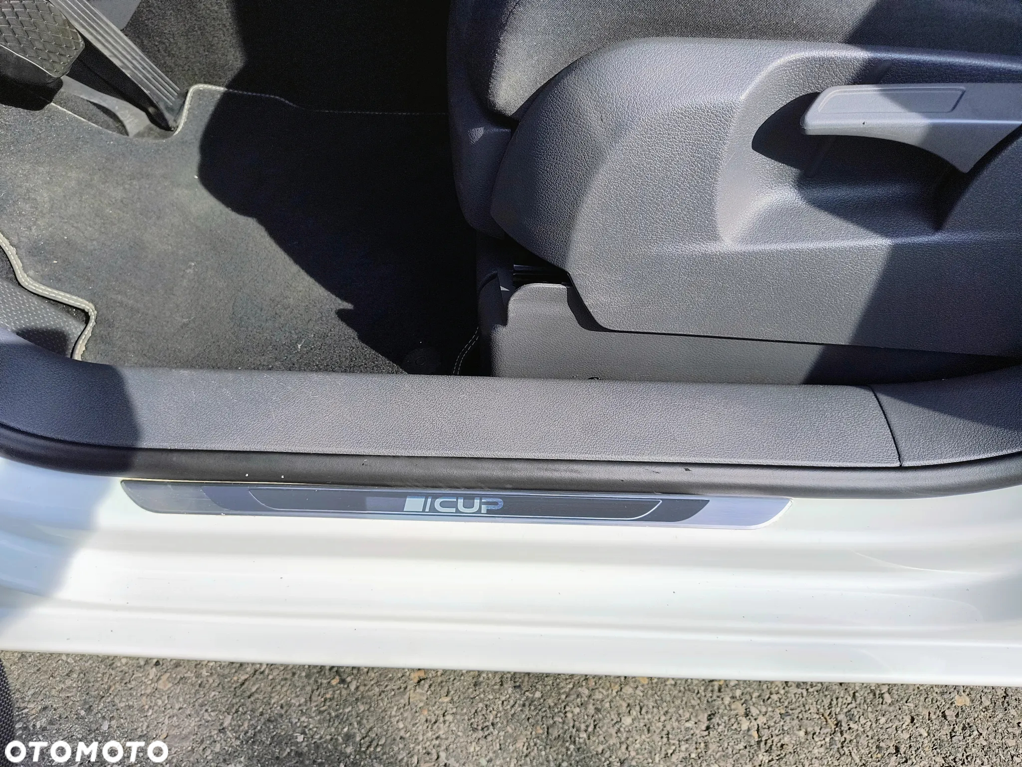 Volkswagen Touran 1.4 TSI DSG Cup - 18