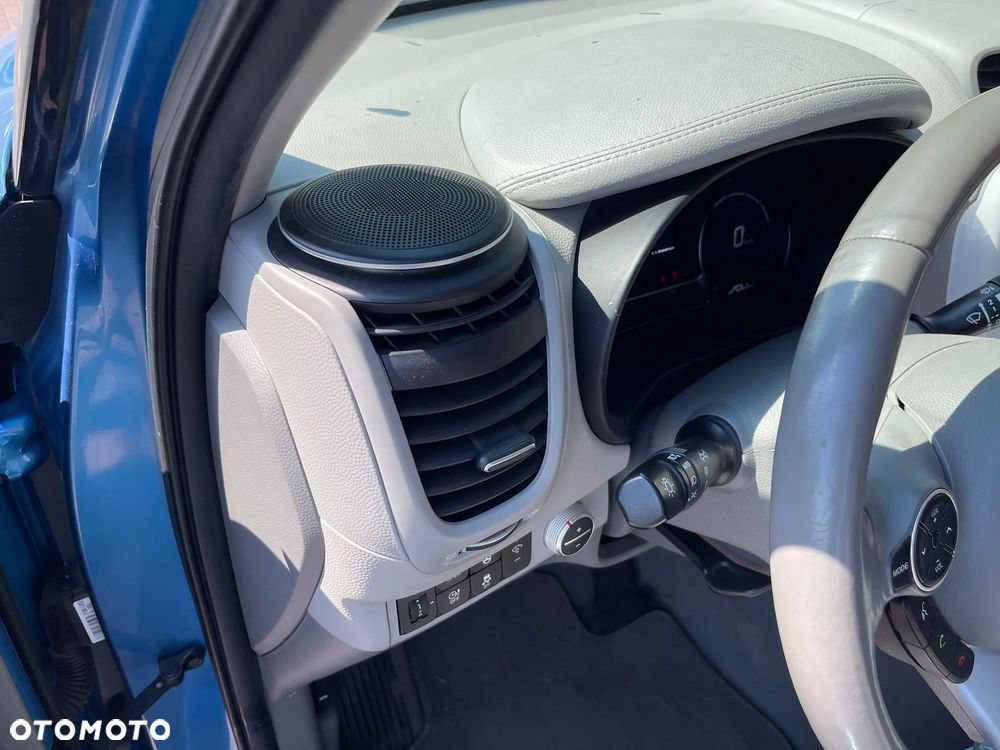 Kia Soul Plug - 12