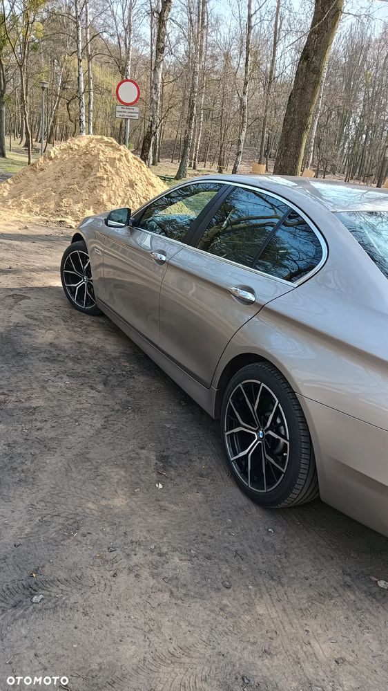 BMW Seria 5 525d xDrive - 2