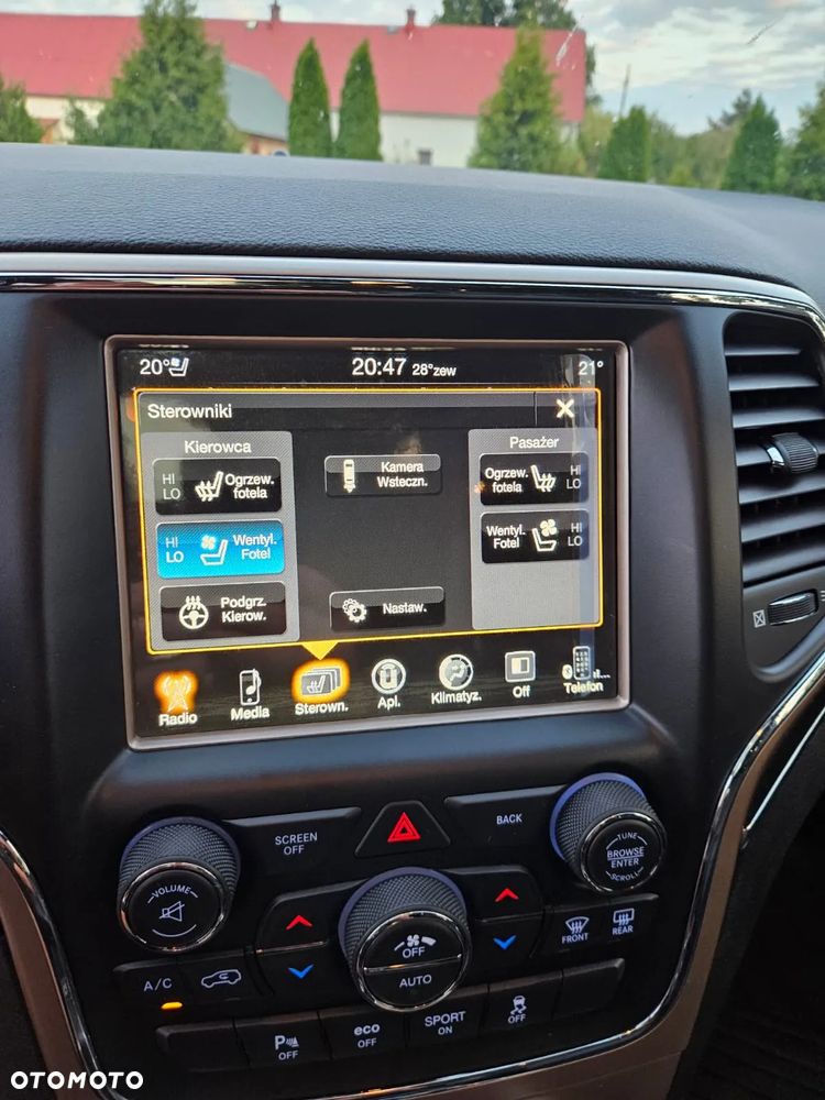 Jeep Grand Cherokee - 23