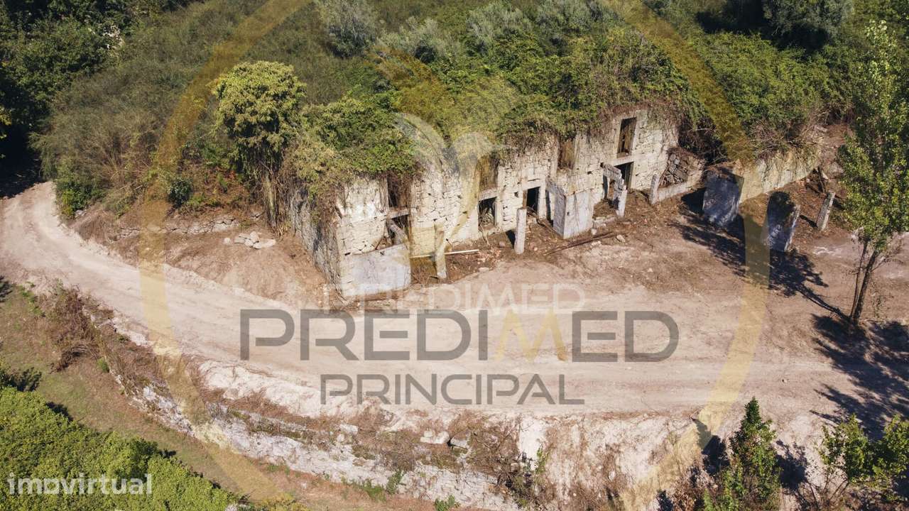 Terreno com ruina - Póvoa de Lanhoso - Grande imagem: 2/16