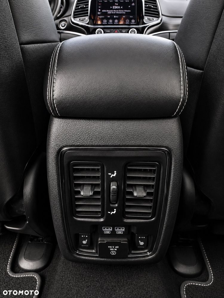 Jeep Grand Cherokee - 23