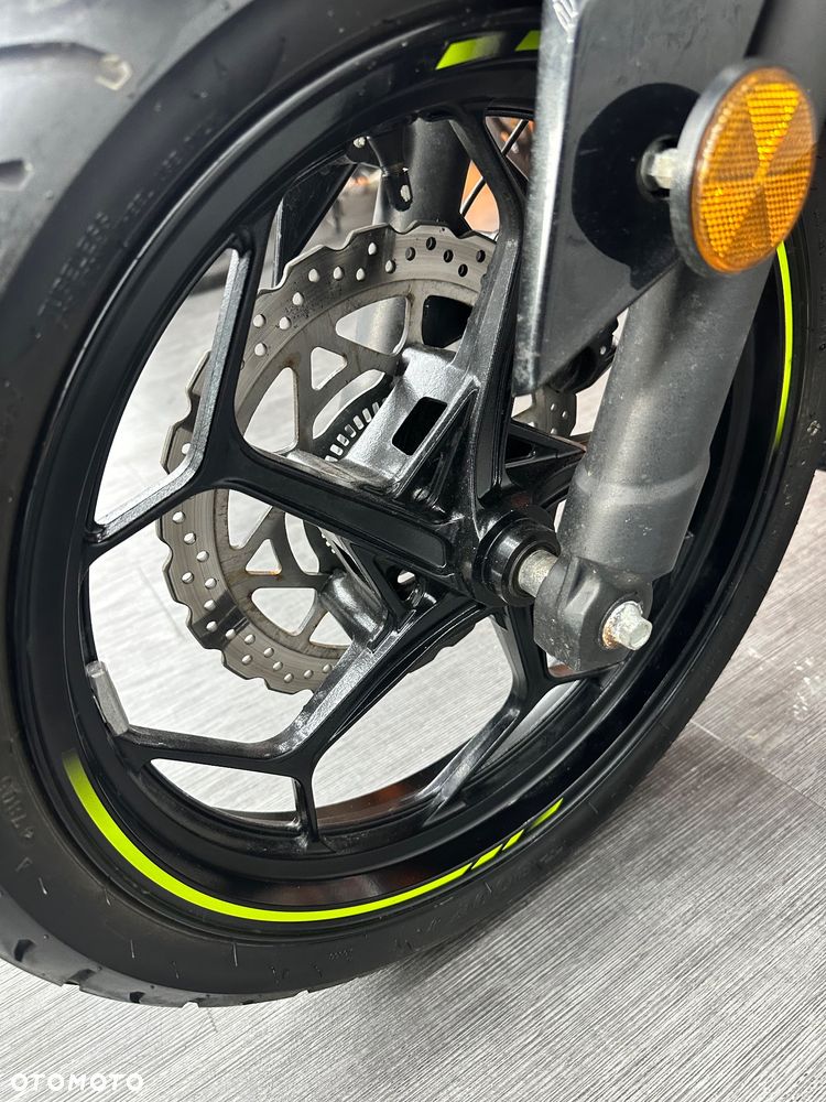 Kawasaki Ninja - 25