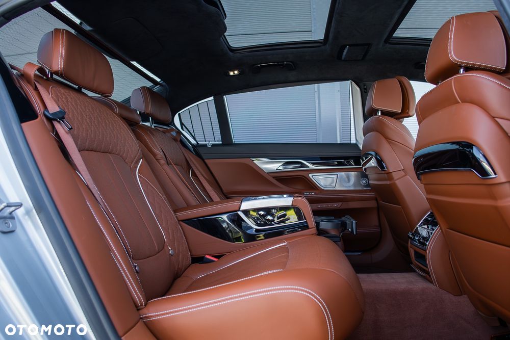 BMW Seria 7 M760Li xDrive - 26