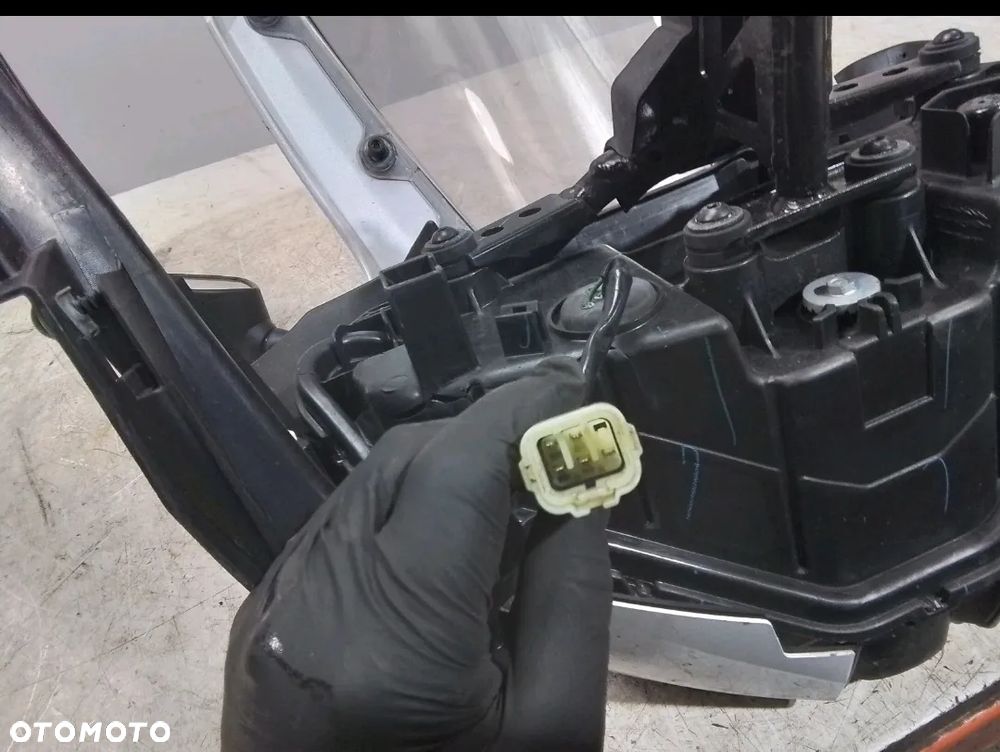 YAMAHA YZF 125 R125 Lampa Reflektor Czasza stelaż 2022 - 6