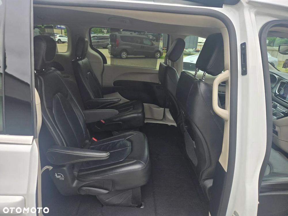 Chrysler Pacifica - 14
