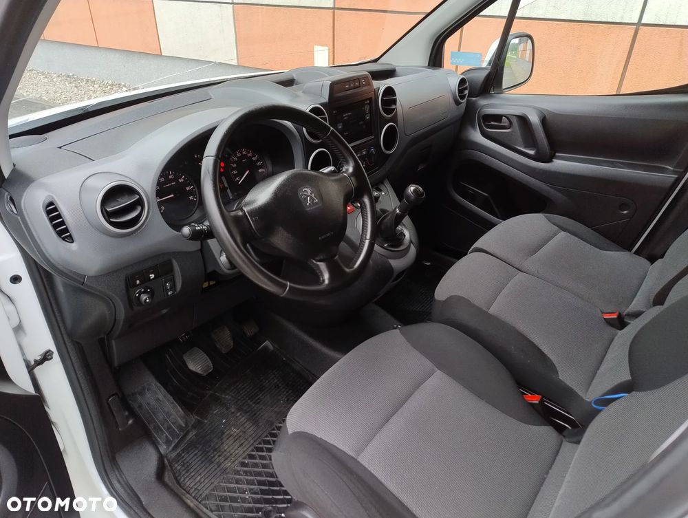 Peugeot PARTNER PO LIFT 1.6 HDI (90KM) 5-BIEGÓW KLIMA TEMPOMAT TABLET STAN IDEALNY FULL OPCJA BEZWYPADKOWY SERWIS KM NIE MA RDZY ! ! ! - 8