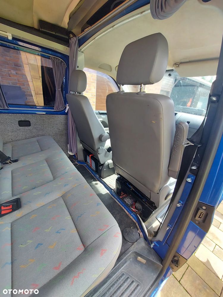 Volkswagen T5 Campervan - 21