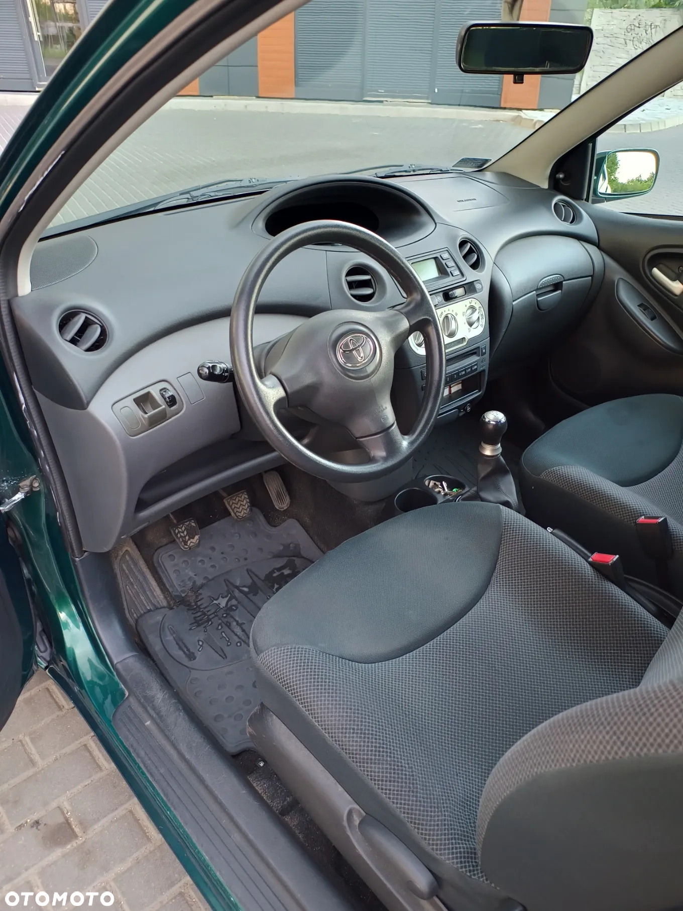 Toyota Yaris - 10