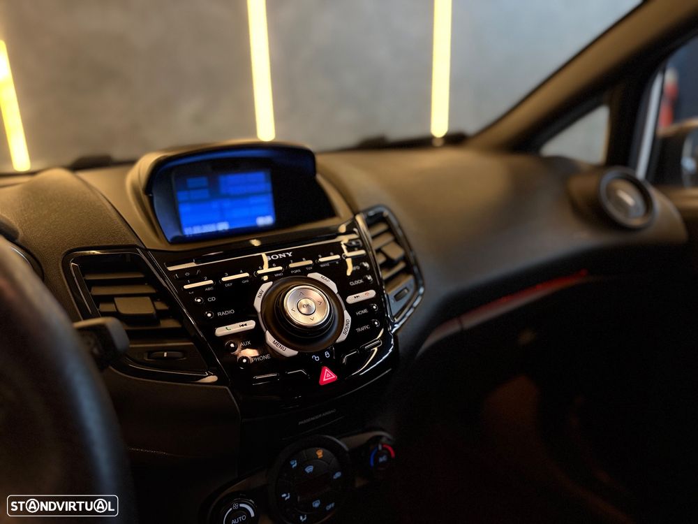 Ford Fiesta 1.6 EcoBoost c/ Pack Pele Desportiva ST - 25