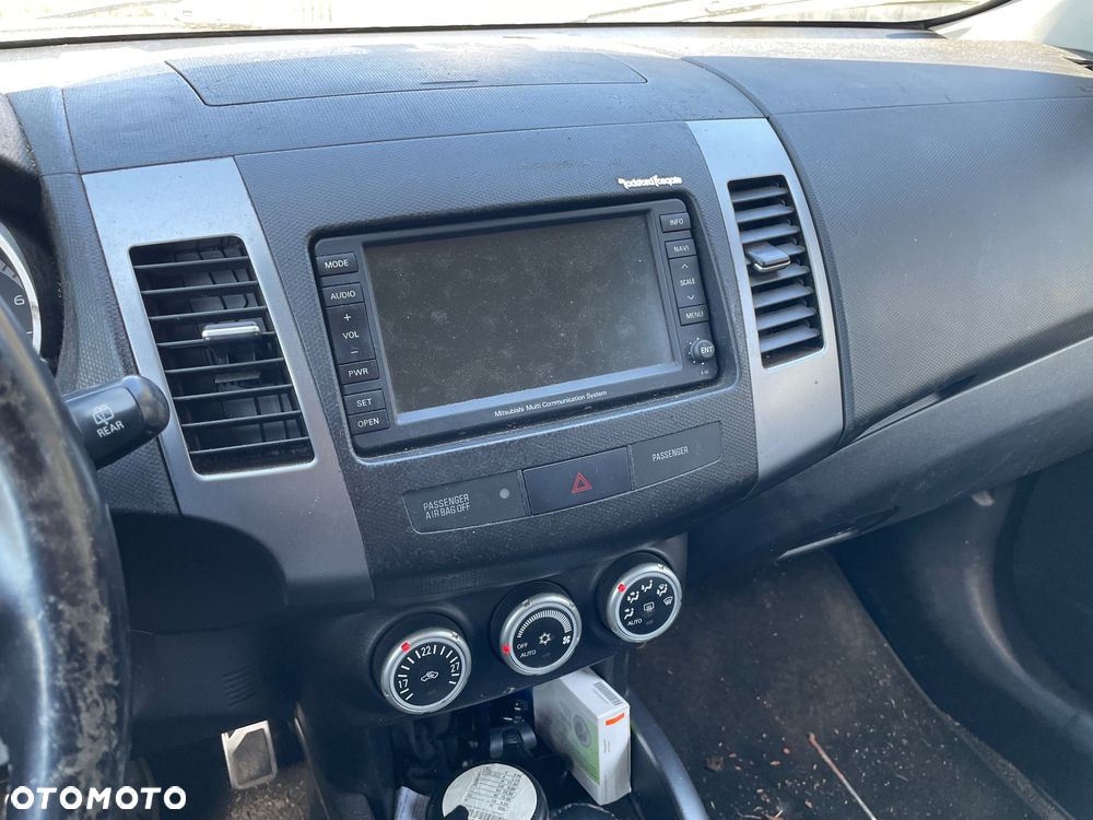 Mitsubishi Outlander 2.4 4WD CVT Intense - 17
