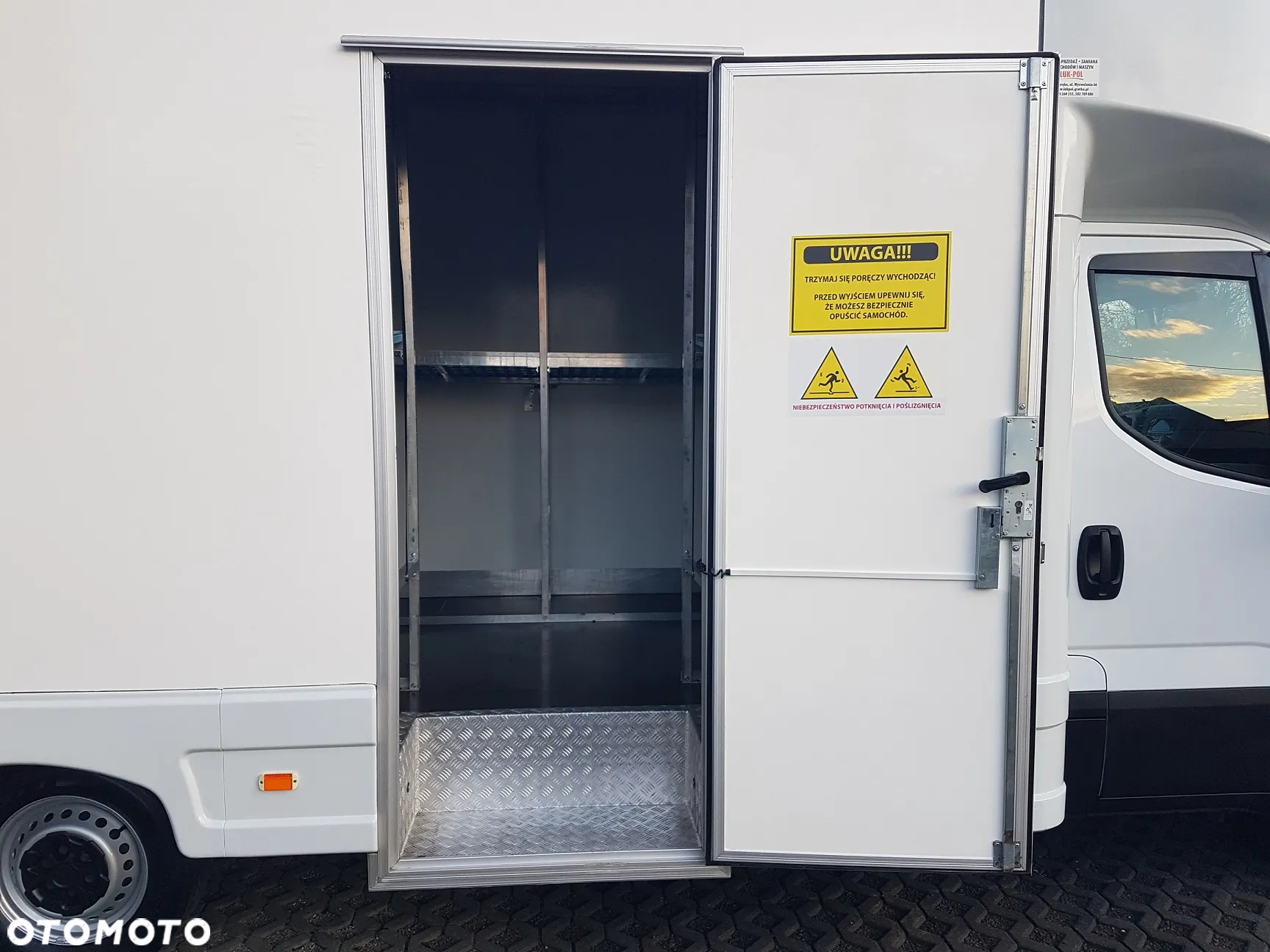 Iveco DAILY KONTENER NISKOPODŁOGOWY 4,43x2,23x2,42 SKLEP KAMPER KONIOWÓZ BAR KLIMA - 35