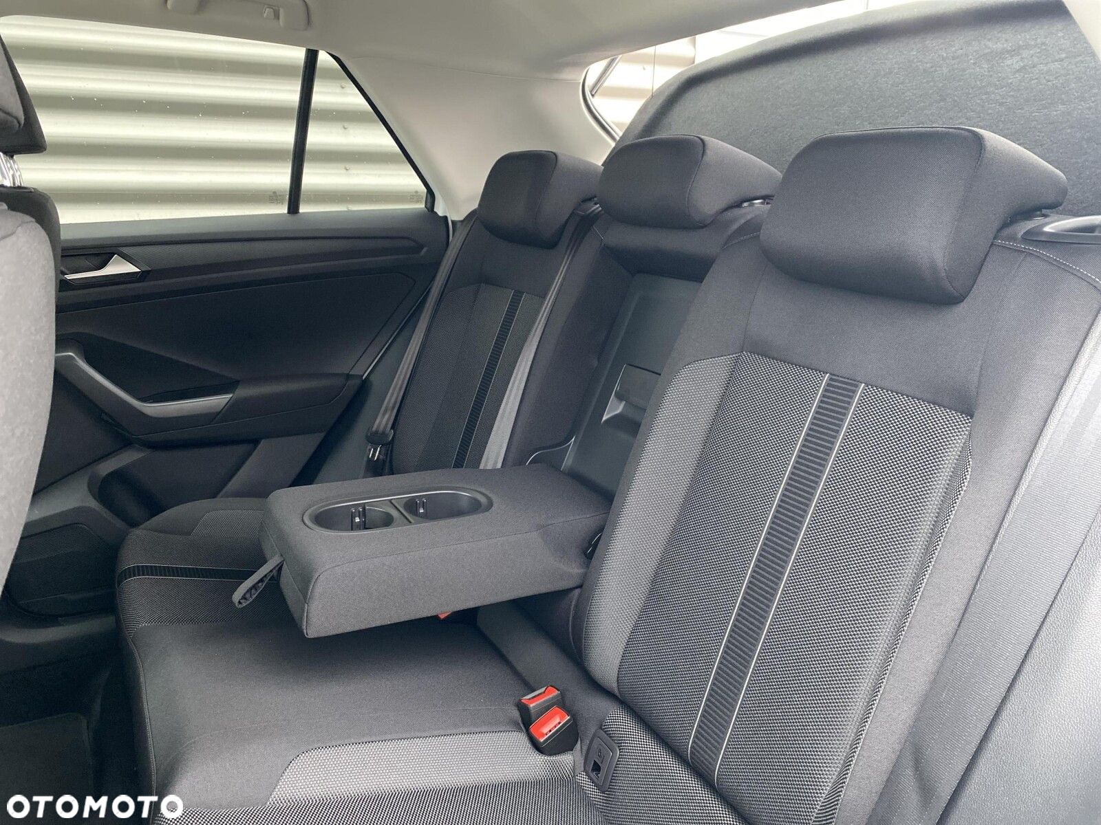 Volkswagen T-Roc - 16