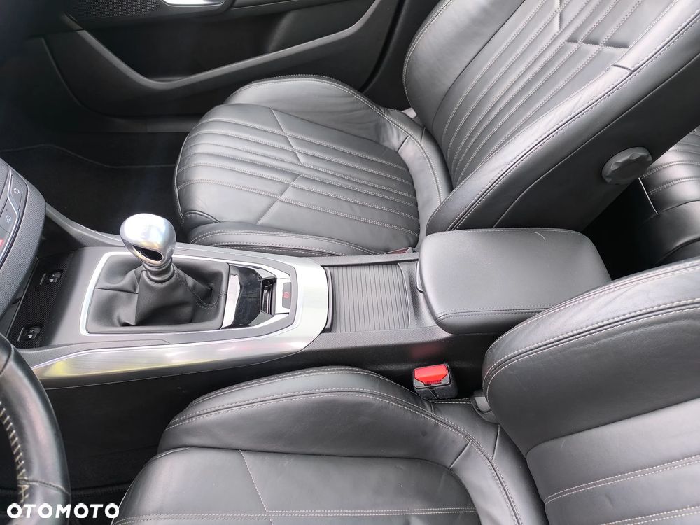 Peugeot 308 BlueHDi 130 Stop & Start Allure Business-Paket - 26