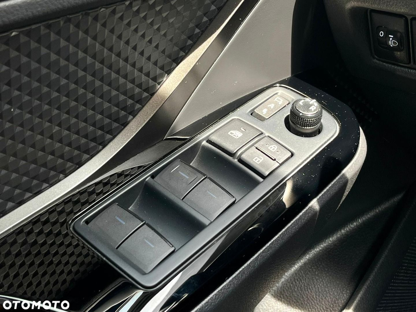 Toyota C-HR - 25