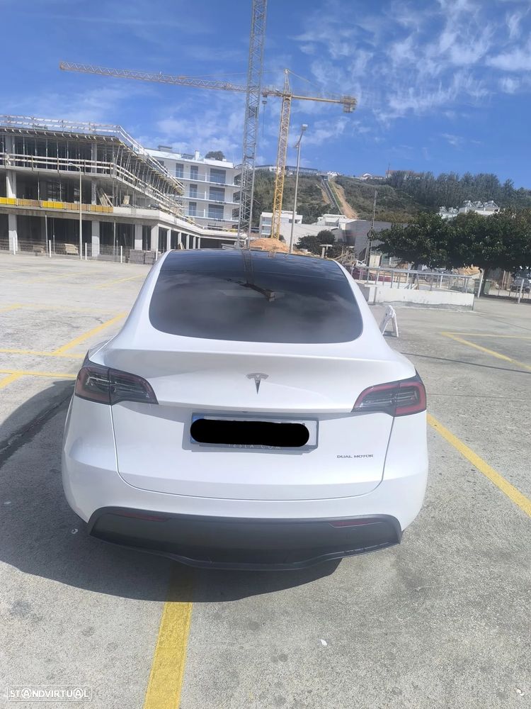 Tesla Model Y - 7