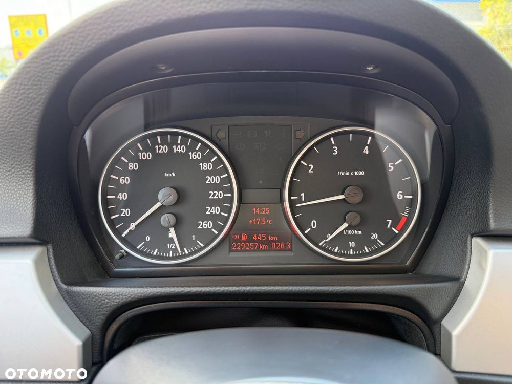BMW Seria 3 320i - 23