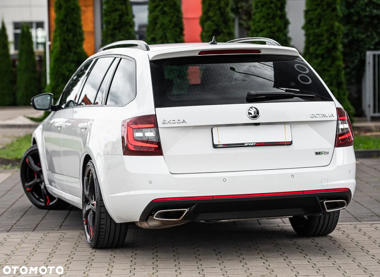 Skoda Octavia Combi 2.0 TDI DSG RS - 8