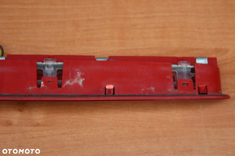 ŚWIATŁO TRZECI STOP W KLAPĘ OPEL ASTRA J GTC 3 DRZWI 13372164 - 9