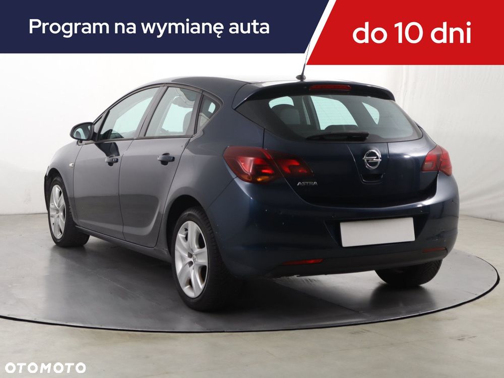 Opel Astra 2010 photo 5
