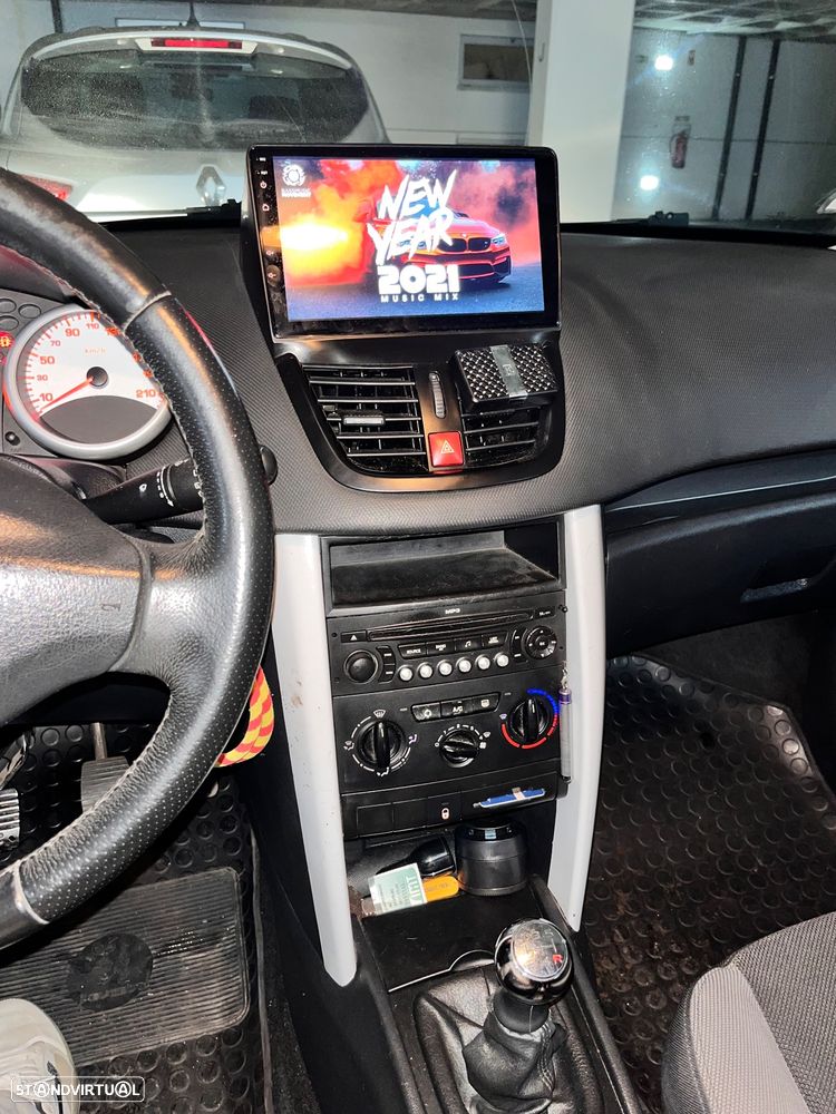 Peugeot 207 1.4 HDi Urban - 12