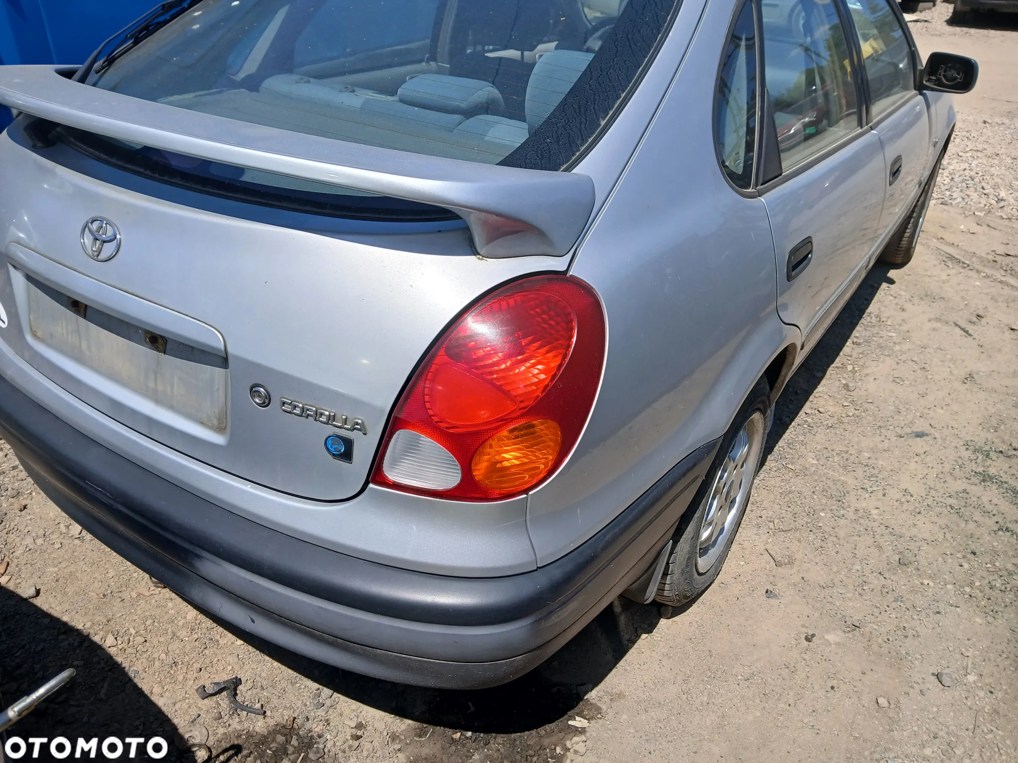 toyota corolla E11 HB fotel fotele kanapa deska kokpit podsufitka boczek boczki klamka podłokietnik - 2