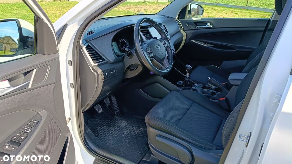 Hyundai Tucson 1.7 CRDI BlueDrive Style 2WD - 17