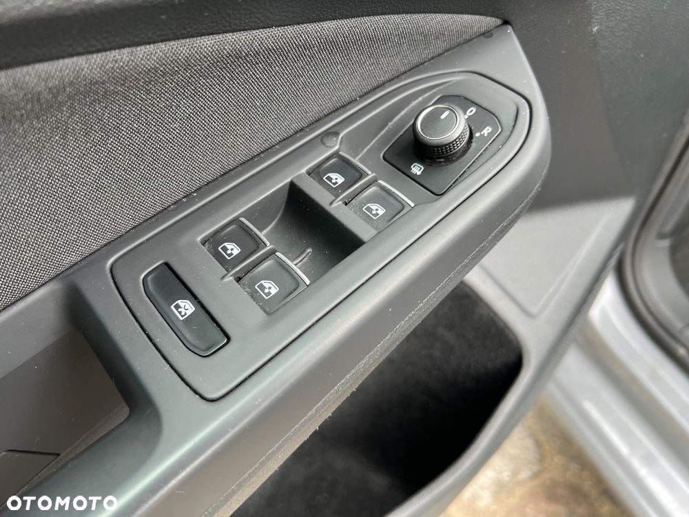 Volkswagen Golf 2.0 TDI SCR Life - 23