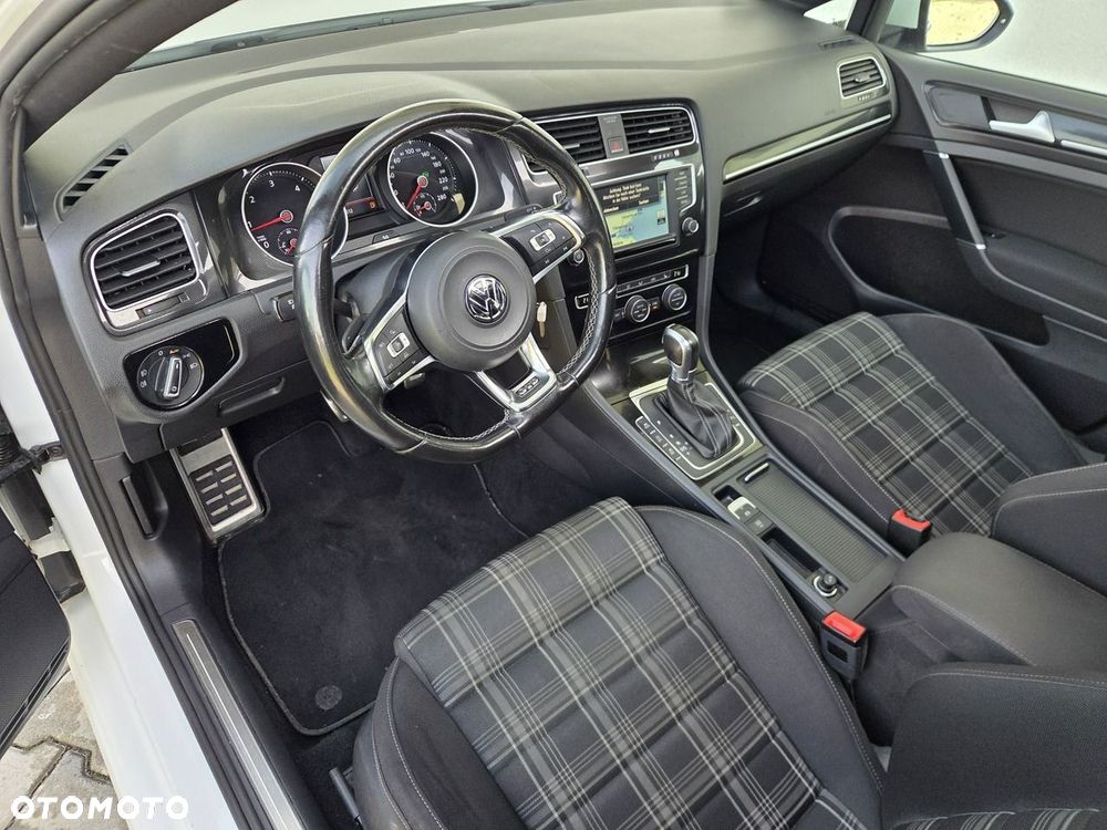 Volkswagen Golf - 7