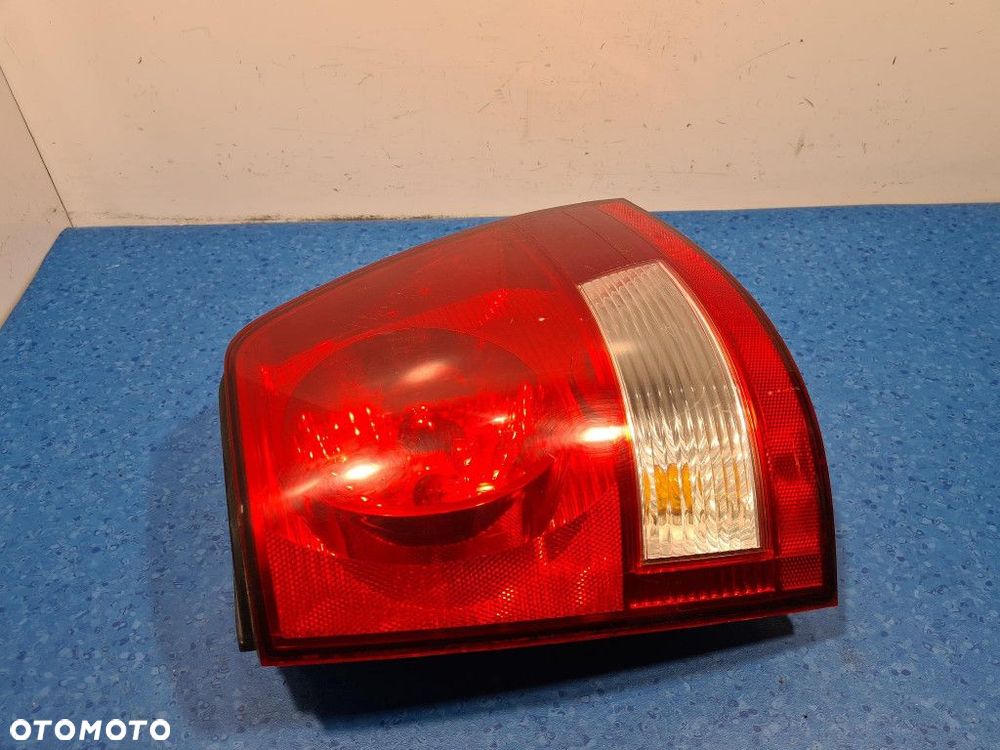 KIA SORENTO I LAMPA TYŁ LEWA ZEWNĘTRZNA - 3
