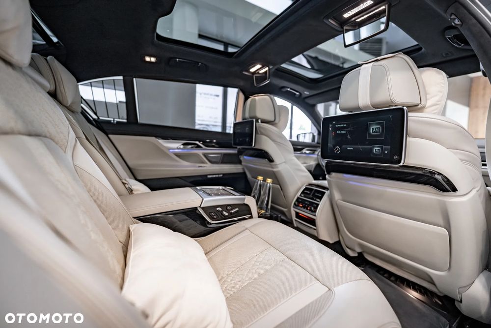 BMW Seria 7 M760Li xDrive - 35