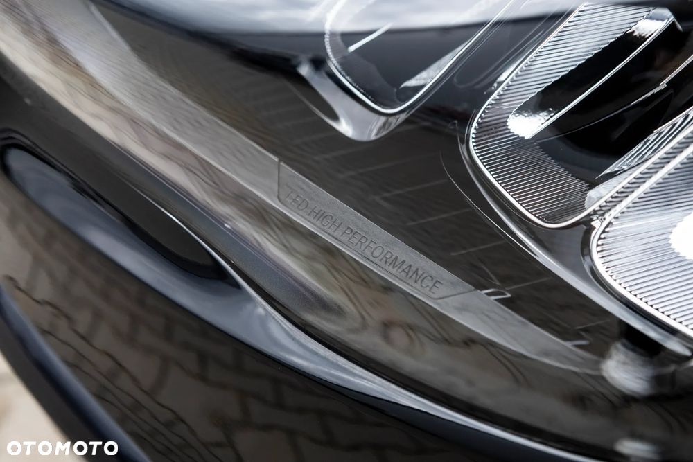 Mercedes-Benz GLA - 8