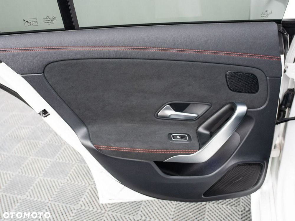 Mercedes-Benz CLA 200 mHEV AMG Line 7G-DCT - 25