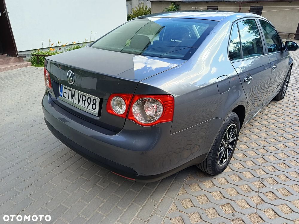 Volkswagen Jetta 1.6 Comfortline - 28