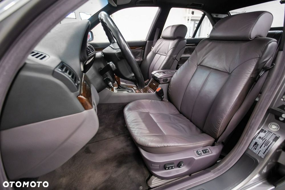 BMW Seria 7 740i V8 - 36