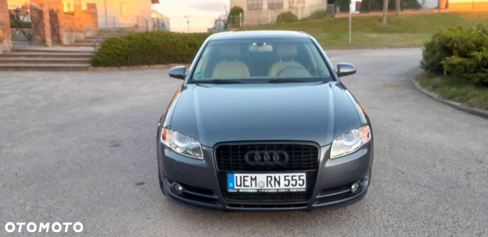 Audi A4 Limousine - 3