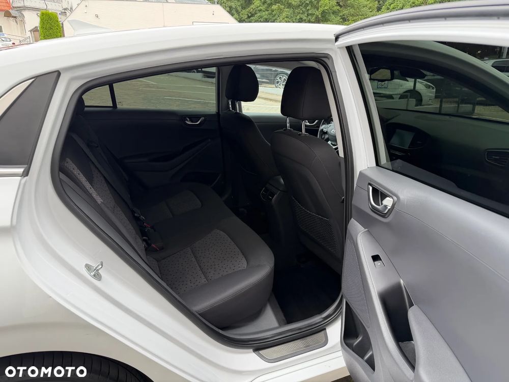 Hyundai IONIQ - 17