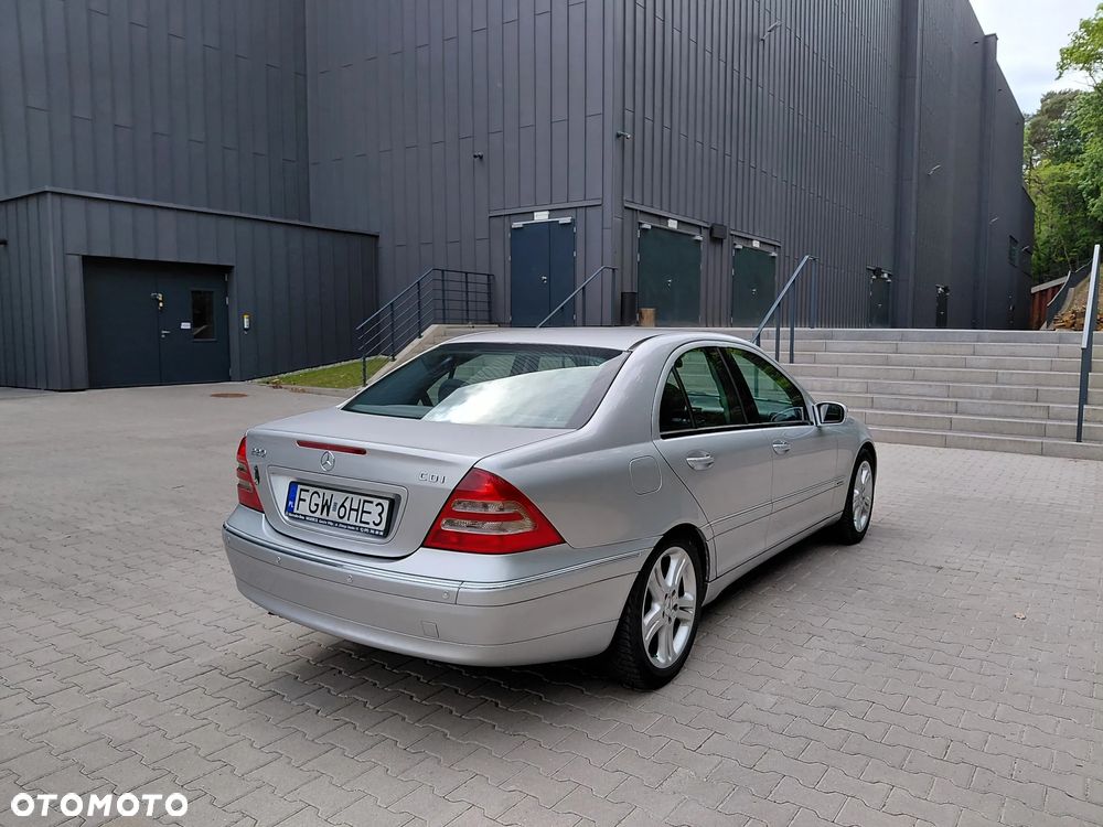Mercedes-Benz Klasa C 220 CDI Elegance - 32