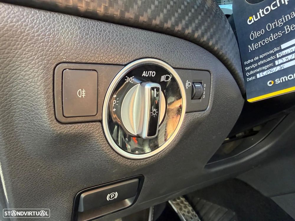 Mercedes-Benz A 180 AMG Line - 32
