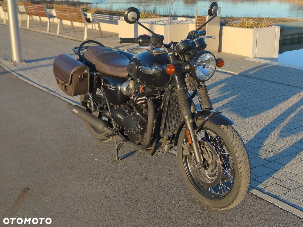 Triumph Bonneville - 11
