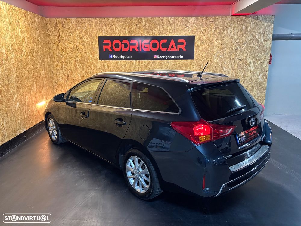 Toyota Auris Touring Sports ver-1-4-d--4d-c-plusp-techoplusp-sport - 4