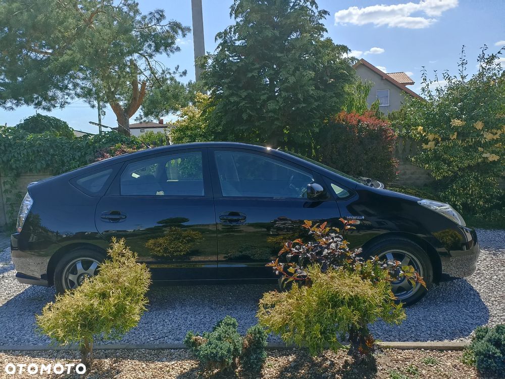 Toyota Prius (Hybrid) Executive - 6