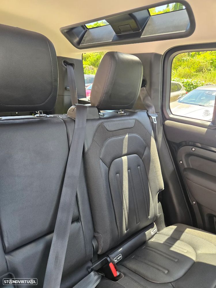 Land Rover Defender 110 D240 SE - 15