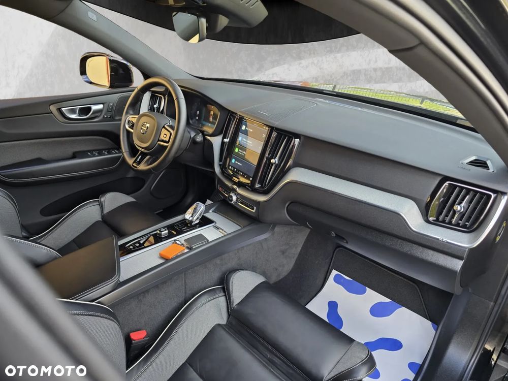 Volvo XC 60 B5 B AWD Plus Black Edition - 20