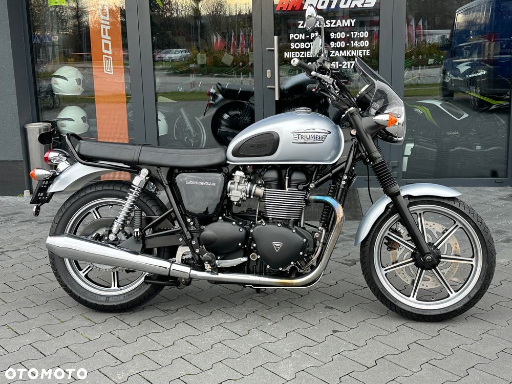 Triumph Bonneville - 3